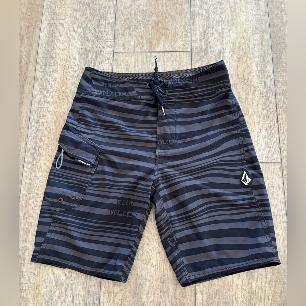 Volcom Men's / Big Kids Swim Trunks waist size 25